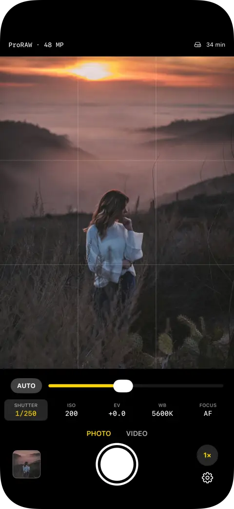The SensorCam RAW viewfinder in photo mode with manual exposure controls